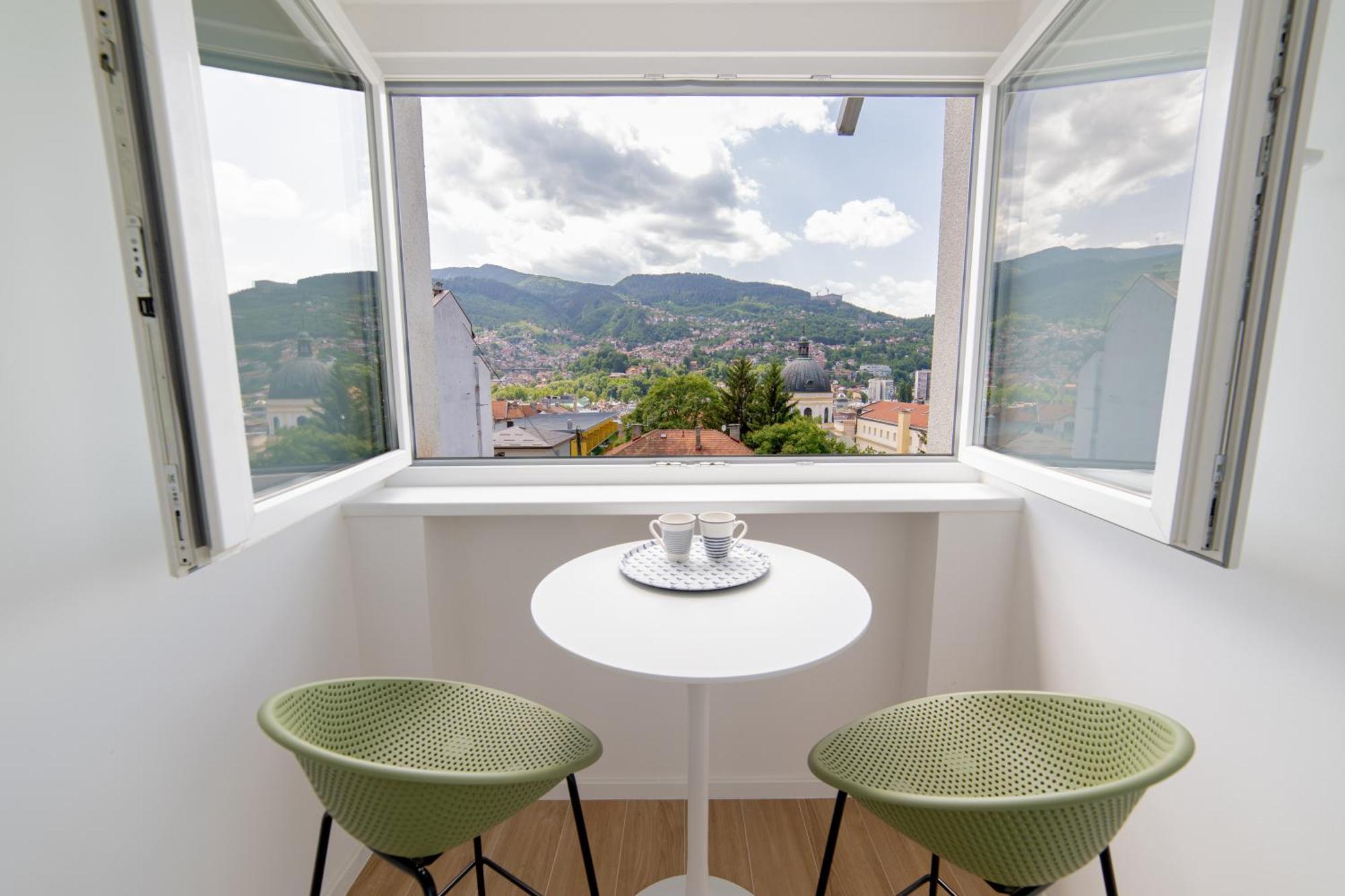 Old Town Heaven 3-Bedroom Apartment With Balcony 塞拉耶佛 外观 照片
